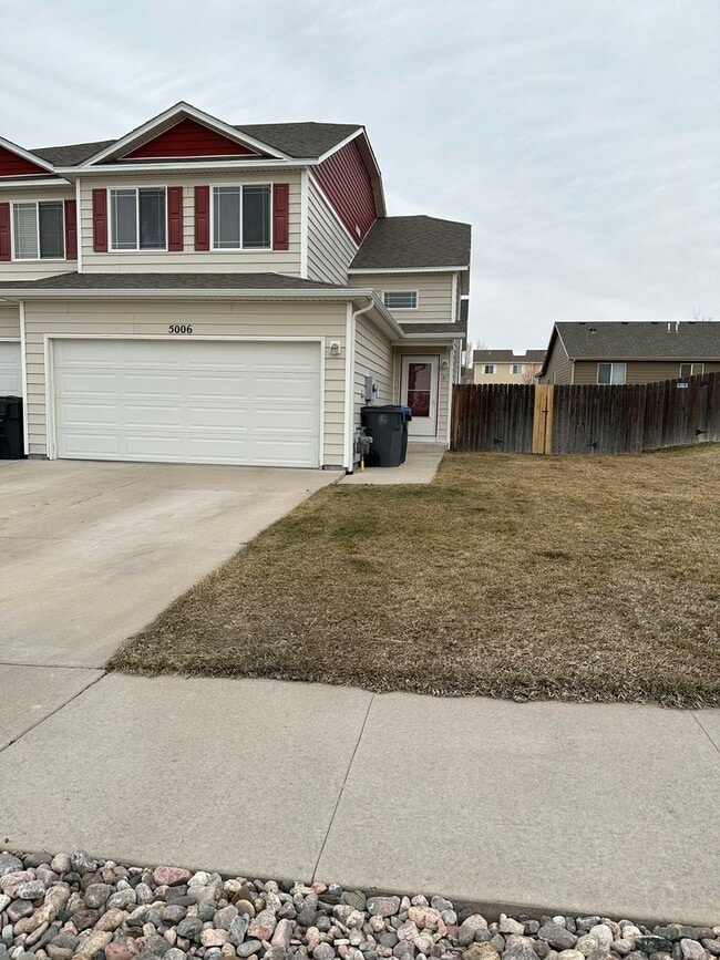 3 BEDROOM, 2.5 BATHROOM TWINHOME WITH 2 CA... Rental House Rental in Cheyenne, WY