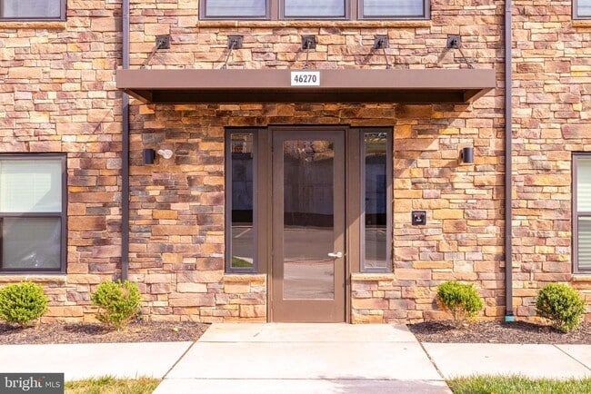 Building Photo - 46270 Mount Allen Ter Unit 403 Rental