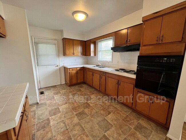Photo - 101 Londonderry Rd