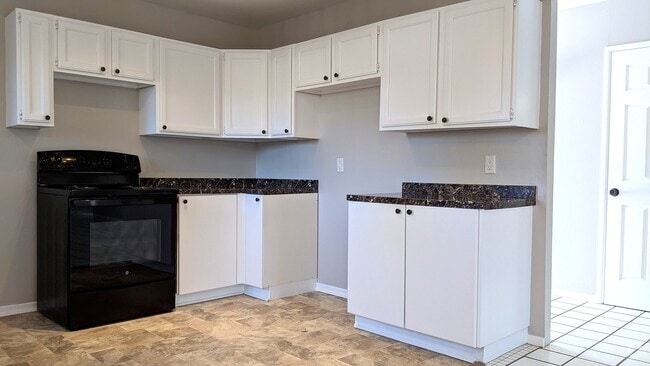 Building Photo - 42405 Iowa st Unit 42405 Iowa St. #1 Rental