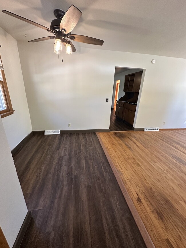 Photo - 1112 E Memorial Dr