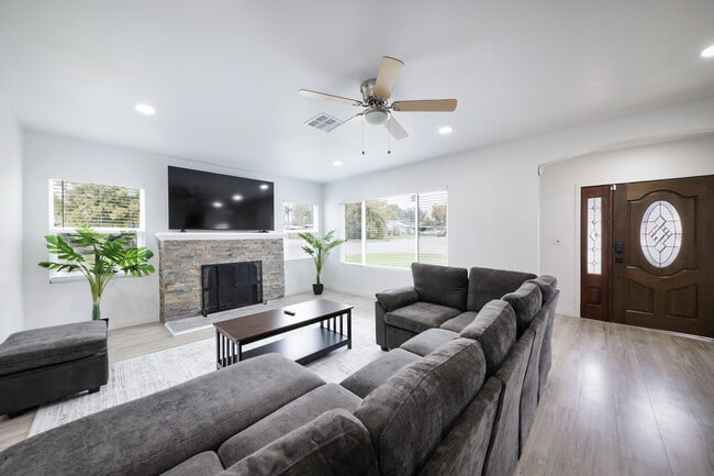 Photo - 501 Magnolia Ave