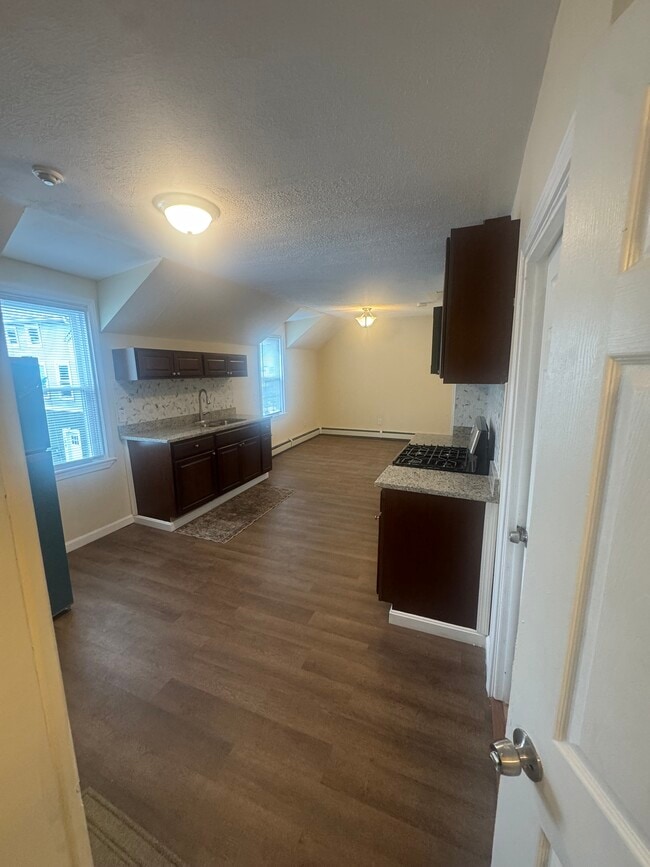 Photo - 194 Harrison St