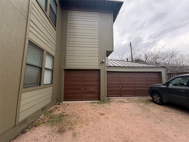 Photo - 1038 E 43rd St