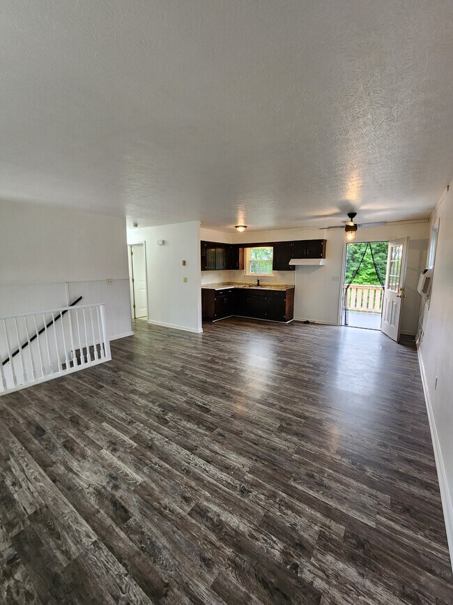 Photo - 105 Dixon Ave