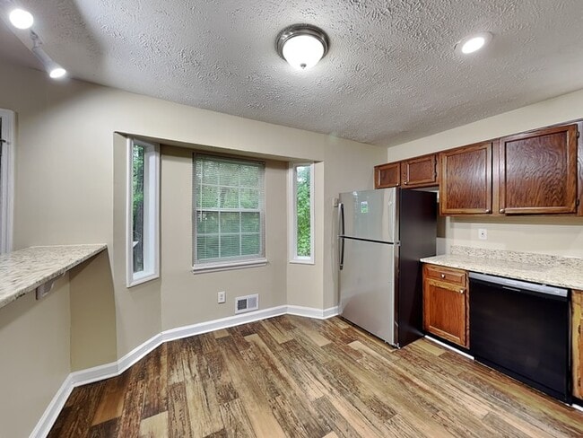 Photo - 2800 Alexandria Dr SW