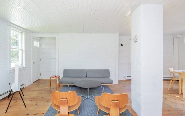 Photo - 706 Springs Fireplace Rd