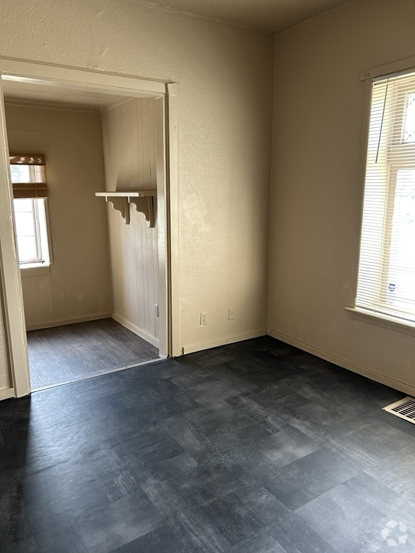 Building Photo - 419 N 1st St Rental