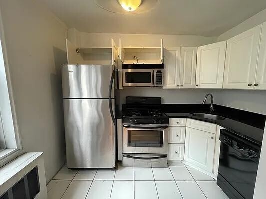 Building Photo - 27 E 13th St Rental