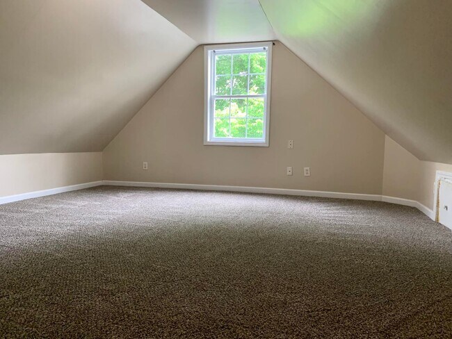 Photo - 210 E Maryland St