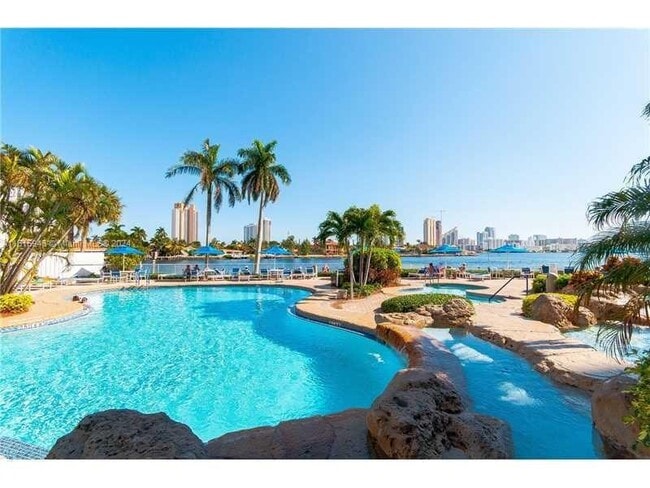 Photo - 3500 Mystic Pointe Dr Unidad 3003