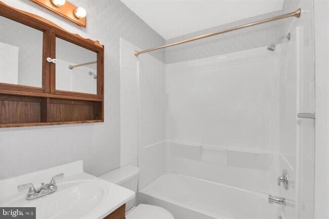 Photo - 23 Oak Dr
