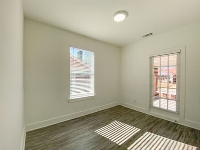 Photo - 760 N McNeil St