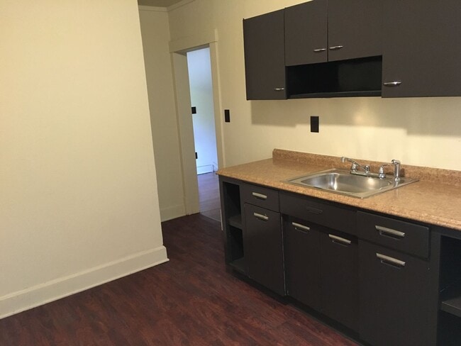 Photo - 427 Poplar St Unit 427 1/2 Poplar Street
