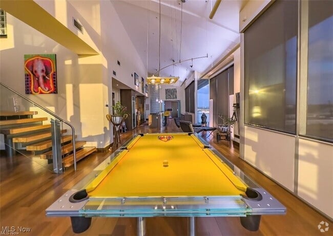 Building Photo - 701 W Lakeside Ave Unit PH6 Rental