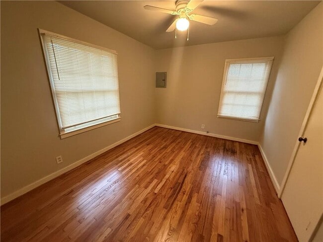 Photo - 120 Paris Ave