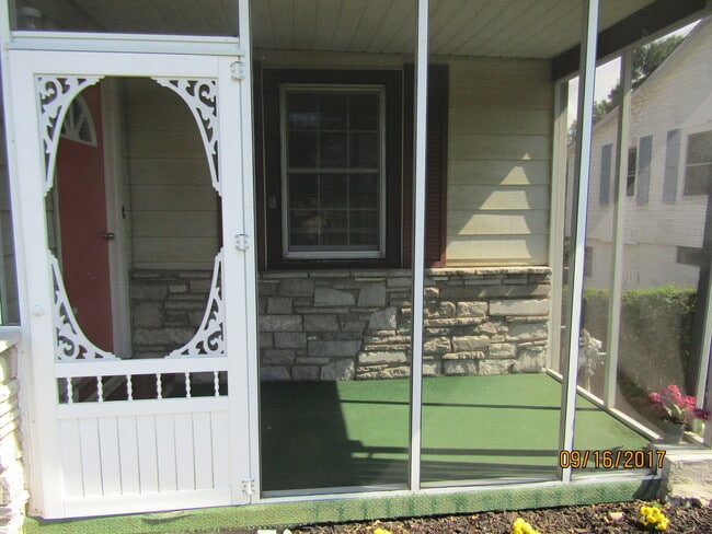 Photo - Alcoa 37701 - 3 bedroom home with bonus room - Call Karen Robertson (865) 454-7626