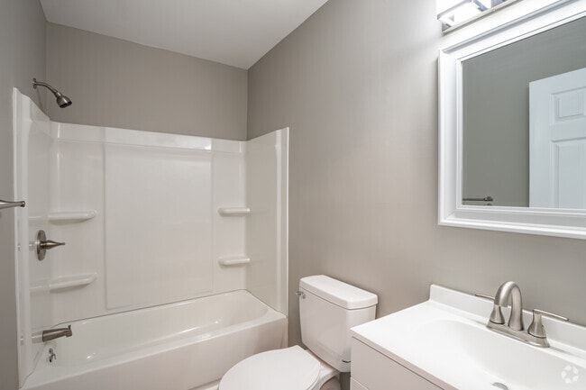 2BR, 1BA - 825 SF - The LUX of Saginaw Apartments