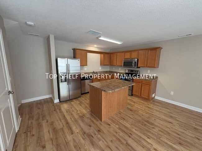 Photo - 386 NE Satinwood-