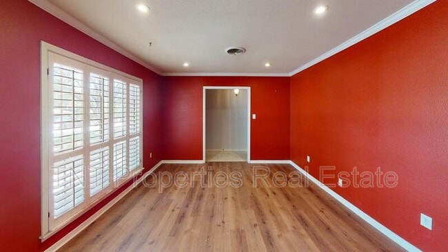 Photo - 2309 Oxford St