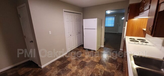 Photo - 205 Scott Ave Unit Apt A