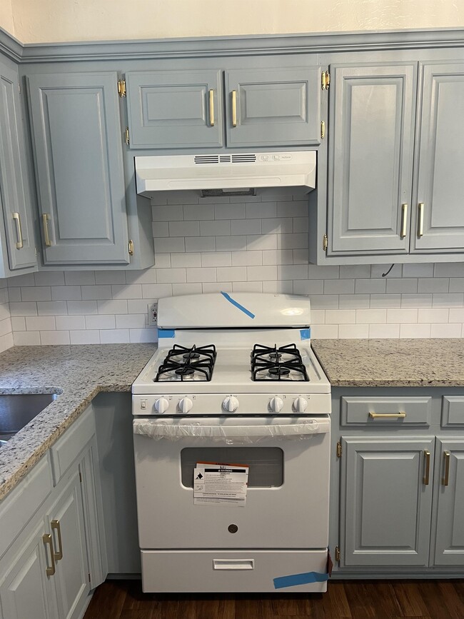 Photo - 38 E 13th St