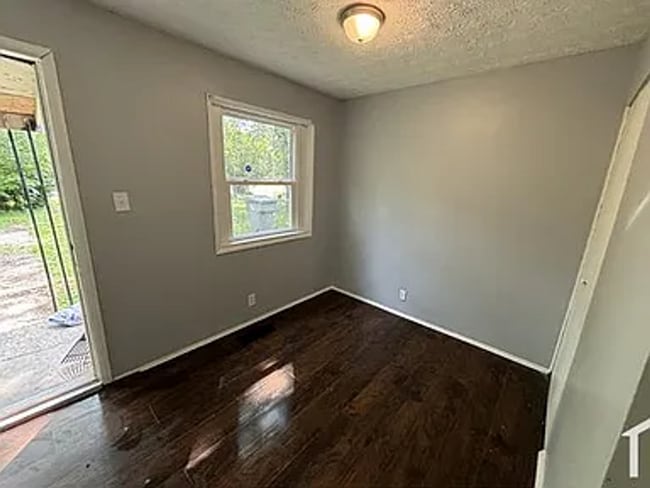 Photo - Newly Remodeled 4bed/1 bath Total Electric Home