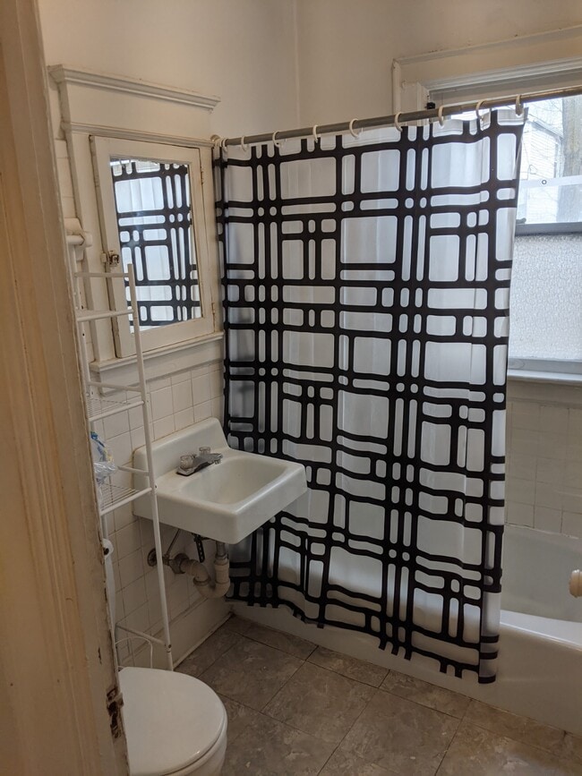 Photo - 1773 N Astor St Unidad lower flat