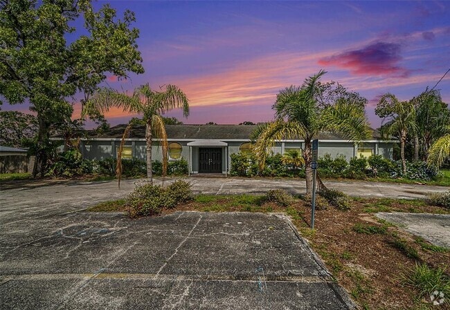 Building Photo - 11911 Pine Forest Dr Rental