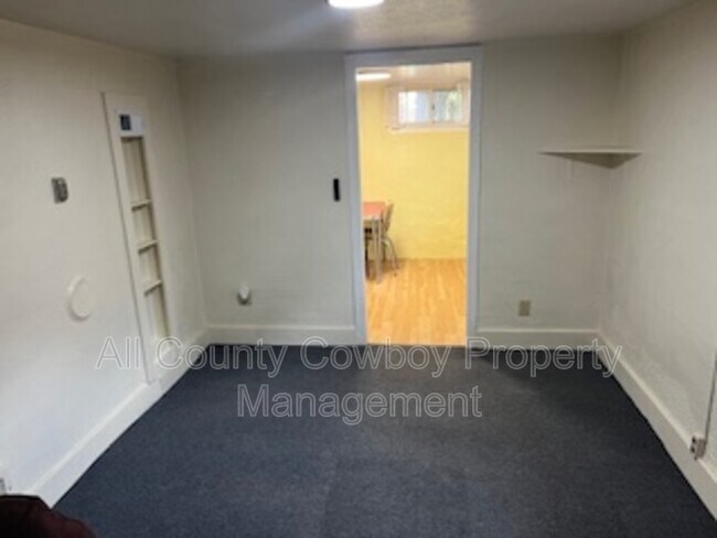 Photo - 557 1/2 N 8th St