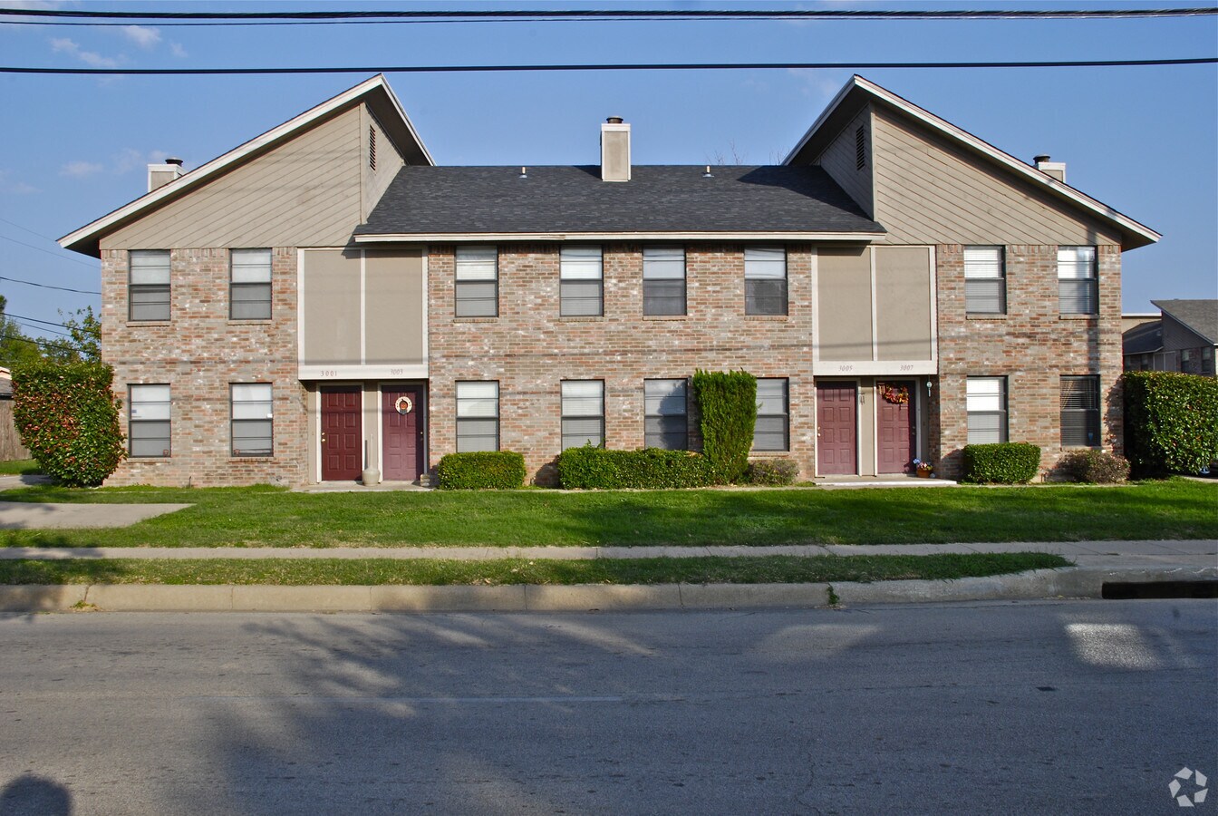 Sycamore Square Townhomes - Sycamore Square Townhomes