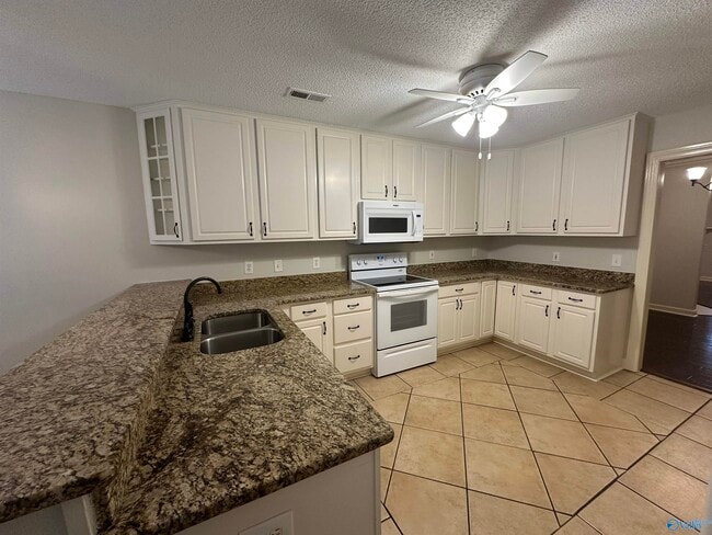 Photo - 722 Hobbs Rd SE