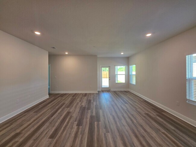Photo - Brand new 5BR/3BA with Amenities Galore