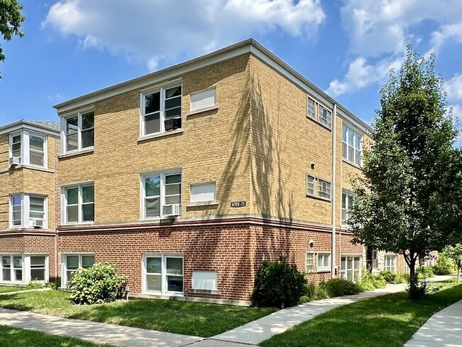 Building Photo - 6711 N California Ave Rental