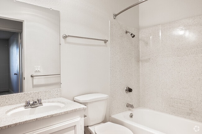 2 habitaciones, 1 baño - 800 pies cuadrados