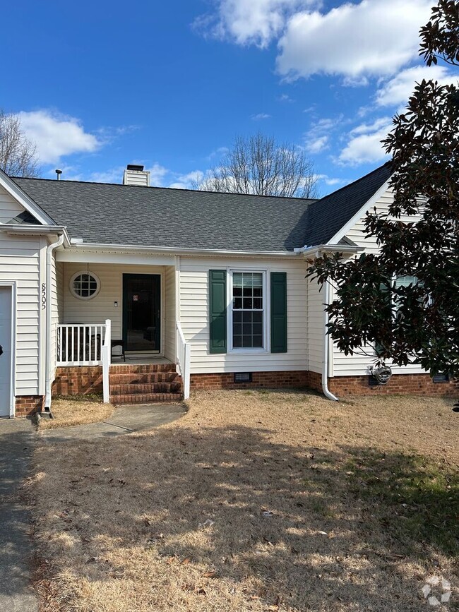 Building Photo - RANCH HOME-HUGE FENCED IN BACKYARD-CONVENI...