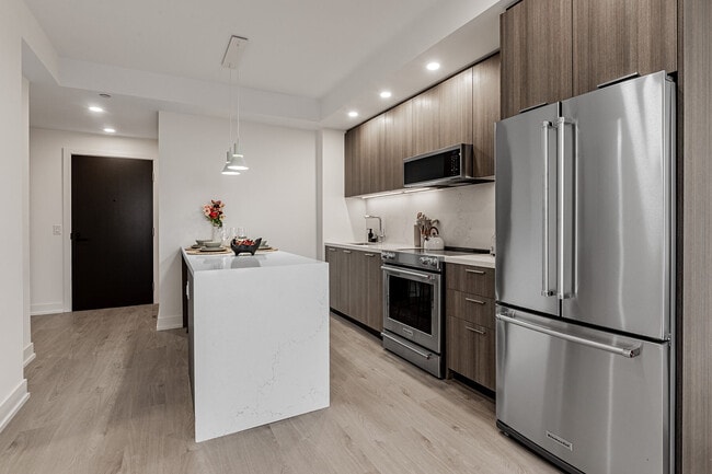 Building Photo - 29 York Garden Wy