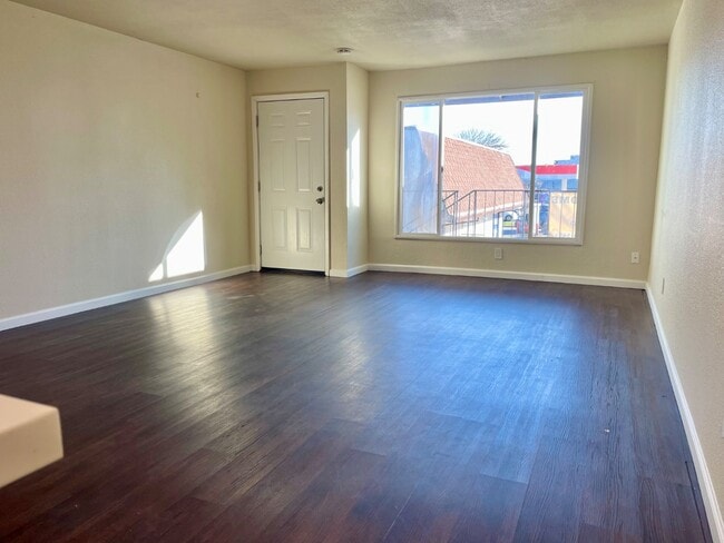 Photo - 175 W Alameda St