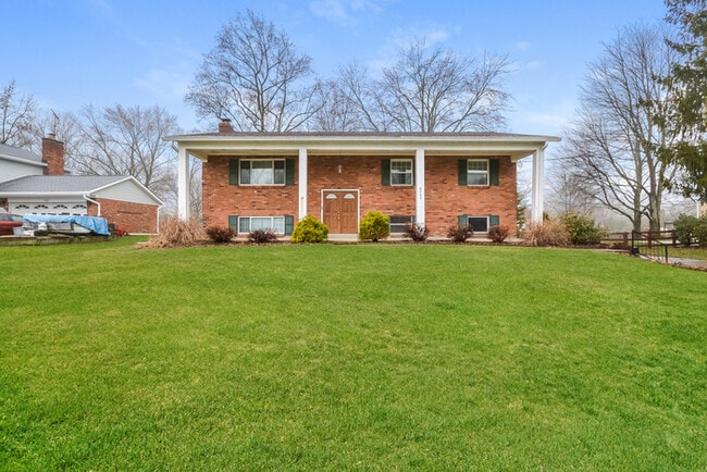 Building Photo - 8505 Goldfinch Way