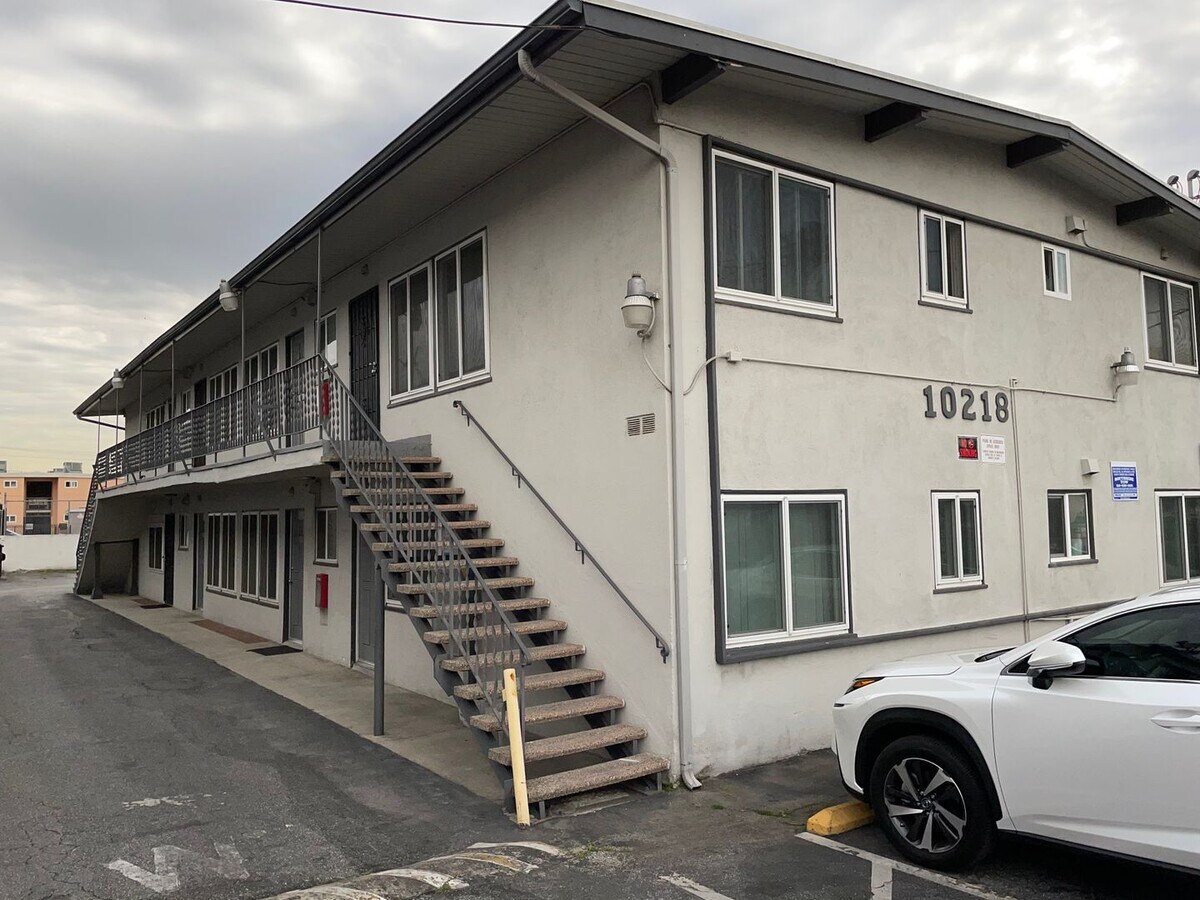 Photo - Felton Apts.