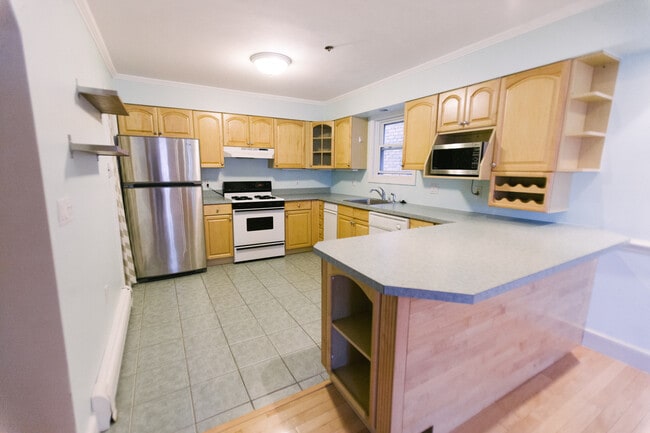 Building Photo - 184 Bunker Hill St Unit 8