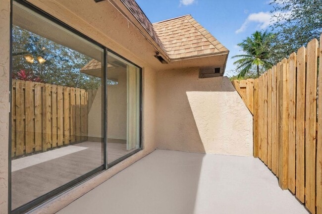 Photo - Lakeside Villas