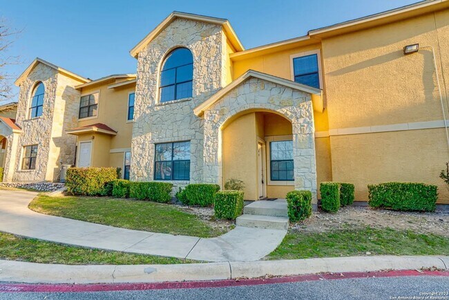 Photo - GREAT LOCATION NEAR MEDICAL & USAA | 3 BEDS | 3.5 BATHS