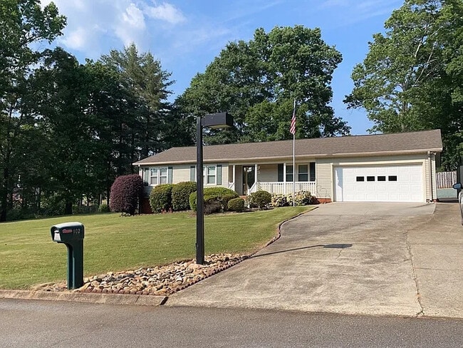 Building Photo - 3 Bedroom 2 Bathroom