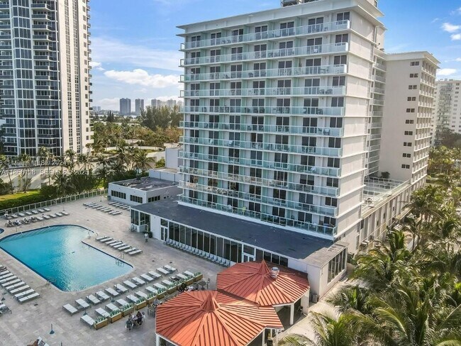 Photo - 19201 Collins Ave Unit 611