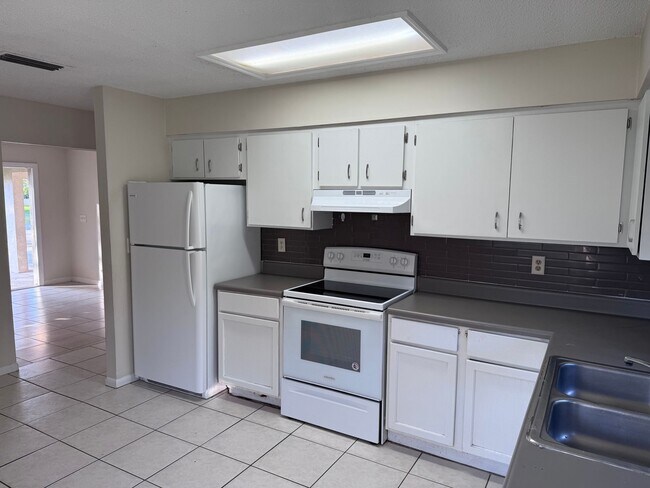 Photo - 907 Weatherbee Rd, Ft. Pierce, FL