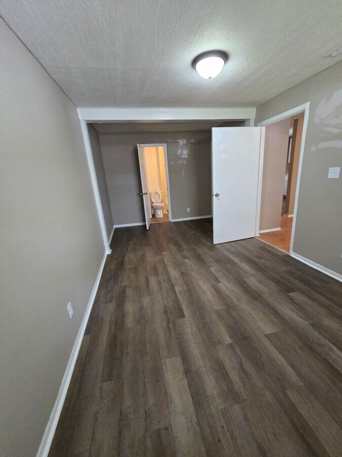 Photo - Spacious One Bedroom Located near 21st and...