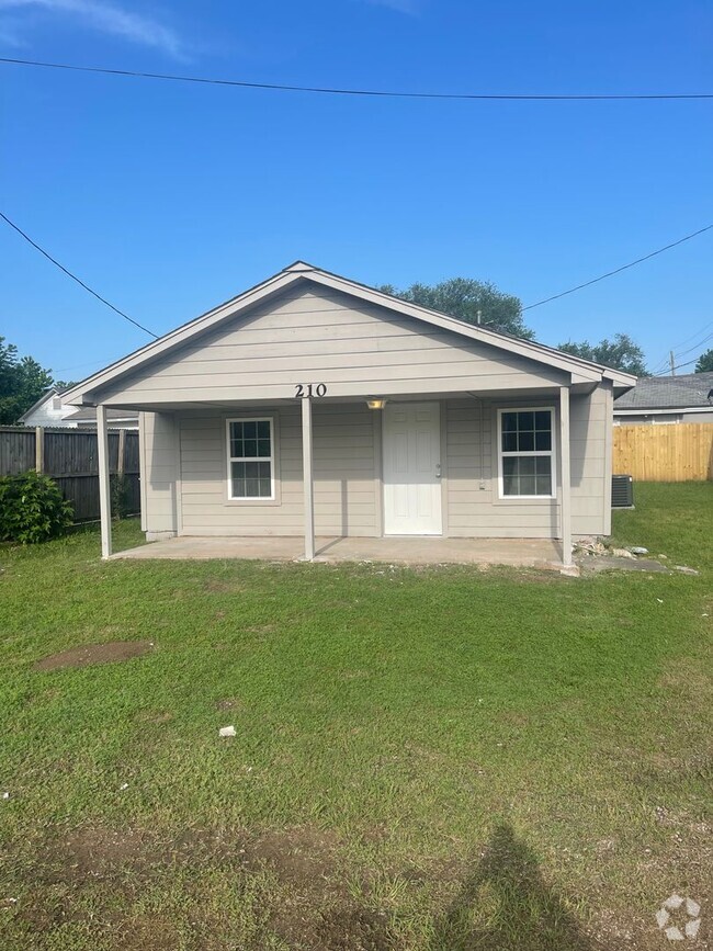 Building Photo - 210 N birch st Rental