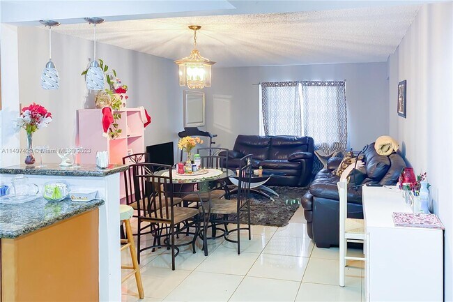 Photo - 4304 NW 9th Ave Unidad 1-1a