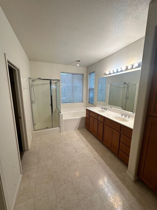 2161 Chapman Oak Dr